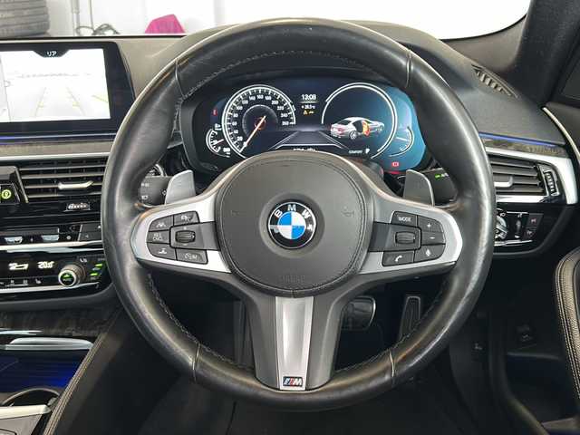 ＢＭＷ ５２３ｄ Mスポーツ 栃木県 2018(平30)年 10.9万km ブルーストーン ワンオーナー/純正SDナビ/・Bluetooth CD DVD/・TV ワンセグ/・全方位カメラ/追従式クルーズコントロール/パワーバックドア/パドルシフト/パワーシート/レザーシート/全席シートヒーター/ドライブレコーダー/ETC/LEDヘッドライト/オートライト/アダプティブヘッドライト/ハイビームアシスタント/衝突被害軽減システム/コーナーセンサー