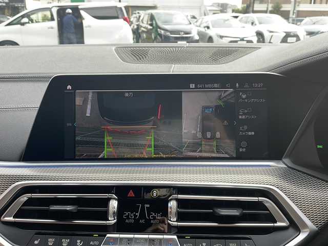 ＢＭＷ Ｘ５ xDrive 45e Mスポーツ 大阪府 2020(令2)年 2.1万km カーボンブラックM ワンオーナー/純正メモリナビ/・AM/FM/Bluetooth/・フルセグテレビ/サンルーフ/全周囲カメラ/ETC/ドアバイザー/ドライブレコーダー/クルーズコントロール/衝突軽減ブレーキ/レーンキープアシスト/横滑り防止装置/盗難防止装置/パドルシフト/電動パーキングブレーキ/前後コーナーセンサー/メモリシート（D席）/パワーシート（D席+N席）/シートヒーター（D席+N席）/LEDヘッドライト/オートライト/オートエアコン/プッシュスタートボタン/スマートキー×2/ステアリングリモコン/革巻きステアリング/純正21インチアルミホイール/12V充電器/USBジャック/純正フロアマット/ドアバイザー/保証書/取扱説明書