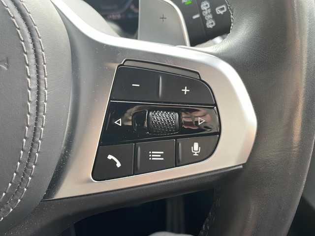 ＢＭＷ Ｘ５ xDrive 45e Mスポーツ 大阪府 2020(令2)年 2.1万km カーボンブラックM ワンオーナー/純正メモリナビ/・AM/FM/Bluetooth/・フルセグテレビ/サンルーフ/全周囲カメラ/ETC/ドアバイザー/ドライブレコーダー/クルーズコントロール/衝突軽減ブレーキ/レーンキープアシスト/横滑り防止装置/盗難防止装置/パドルシフト/電動パーキングブレーキ/前後コーナーセンサー/メモリシート（D席）/パワーシート（D席+N席）/シートヒーター（D席+N席）/LEDヘッドライト/オートライト/オートエアコン/プッシュスタートボタン/スマートキー×2/ステアリングリモコン/革巻きステアリング/純正21インチアルミホイール/12V充電器/USBジャック/純正フロアマット/ドアバイザー/保証書/取扱説明書