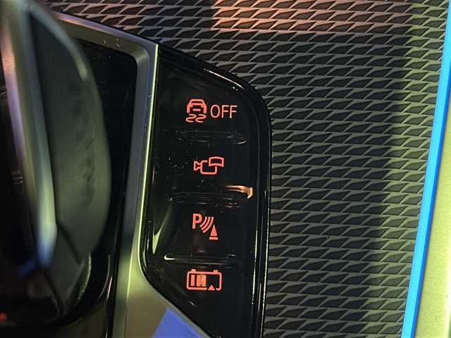 ＢＭＷ Ｘ５ xDrive 45e Mスポーツ 大阪府 2020(令2)年 2.1万km カーボンブラックM ワンオーナー/純正メモリナビ/・AM/FM/Bluetooth/・フルセグテレビ/サンルーフ/全周囲カメラ/ETC/ドアバイザー/ドライブレコーダー/クルーズコントロール/衝突軽減ブレーキ/レーンキープアシスト/横滑り防止装置/盗難防止装置/パドルシフト/電動パーキングブレーキ/前後コーナーセンサー/メモリシート（D席）/パワーシート（D席+N席）/シートヒーター（D席+N席）/LEDヘッドライト/オートライト/オートエアコン/プッシュスタートボタン/スマートキー×2/ステアリングリモコン/革巻きステアリング/純正21インチアルミホイール/12V充電器/USBジャック/純正フロアマット/ドアバイザー/保証書/取扱説明書