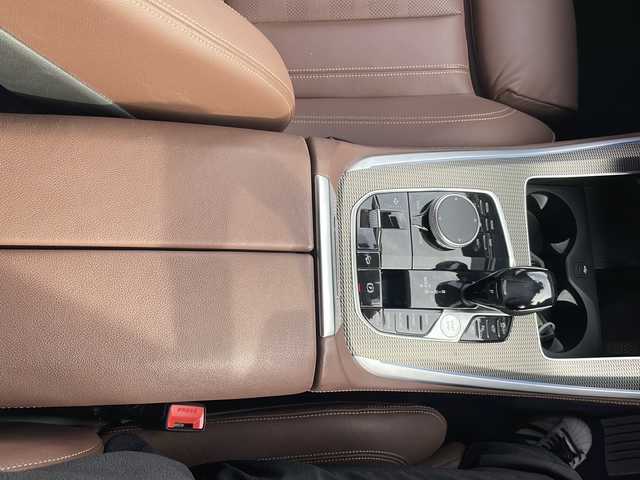 ＢＭＷ Ｘ５ xDrive 45e Mスポーツ 大阪府 2020(令2)年 2.1万km カーボンブラックM ワンオーナー/純正メモリナビ/・AM/FM/Bluetooth/・フルセグテレビ/サンルーフ/全周囲カメラ/ETC/ドアバイザー/ドライブレコーダー/クルーズコントロール/衝突軽減ブレーキ/レーンキープアシスト/横滑り防止装置/盗難防止装置/パドルシフト/電動パーキングブレーキ/前後コーナーセンサー/メモリシート（D席）/パワーシート（D席+N席）/シートヒーター（D席+N席）/LEDヘッドライト/オートライト/オートエアコン/プッシュスタートボタン/スマートキー×2/ステアリングリモコン/革巻きステアリング/純正21インチアルミホイール/12V充電器/USBジャック/純正フロアマット/ドアバイザー/保証書/取扱説明書