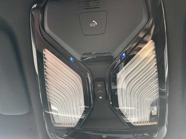 ＢＭＷ Ｘ５ xDrive 45e Mスポーツ 大阪府 2020(令2)年 2.1万km カーボンブラックM ワンオーナー/純正メモリナビ/・AM/FM/Bluetooth/・フルセグテレビ/サンルーフ/全周囲カメラ/ETC/ドアバイザー/ドライブレコーダー/クルーズコントロール/衝突軽減ブレーキ/レーンキープアシスト/横滑り防止装置/盗難防止装置/パドルシフト/電動パーキングブレーキ/前後コーナーセンサー/メモリシート（D席）/パワーシート（D席+N席）/シートヒーター（D席+N席）/LEDヘッドライト/オートライト/オートエアコン/プッシュスタートボタン/スマートキー×2/ステアリングリモコン/革巻きステアリング/純正21インチアルミホイール/12V充電器/USBジャック/純正フロアマット/ドアバイザー/保証書/取扱説明書