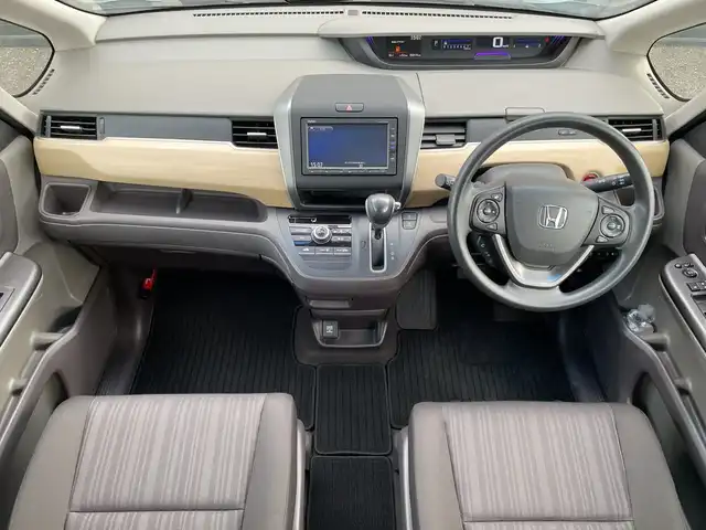 ホンダ フリード G ホンダセンシング 千葉県 2017(平29)年 5.1万km ブルーホライゾンM 純正SDナビ/(Bluetooth/CD/AM/FM)/バックカメラ/衝突被害軽減システム/車線逸脱警報/クルーズコントロール/両側パワースライドドア/横滑り防止装置/ETC/アイドリングストップ/オートライト/ウィンカーミラー/電動格納ミラー/プッシュスタート/スマートキー/フロアマット/ドアバイザー/スペアキー