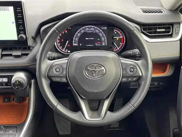 トヨタ ＲＡＶ４ アドベンチャー 埼玉県 2021(令3)年 6.8万km アーバンカーキ サンルーフ　ナビ機能付き９インチディスプレイオーディオ　衝突軽減ブレーキシステム　アラウンドビューモニター　レーダークルーズコントロール　ビルトインＥＴＣ　ＬＥＤライト　ブラインドスポットモニター