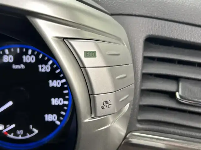 日産 エルグランド 250ハイウェイスターS 福岡県 2016(平28)年 8万km ブリリアントホワイトパール 純正8インチナビ（MM516D-L）/11インチフリップダウンモニター/両側電動スライドドア/ビルトインＥＴＣ/ＬＥＤヘッドライト/バックカメラ/クルーズコントロール/フルセグＴＶ/純正18インチアルミホイール/LEDヘッドライト/オートライト/オットマン/3列シート/スマートキー/プッシュスタートエンジン