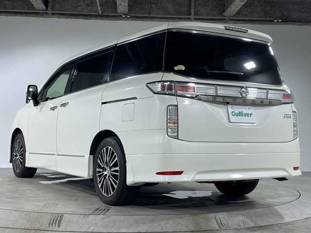 日産 エルグランド 250ハイウェイスターS 福岡県 2016(平28)年 8万km ブリリアントホワイトパール 純正8インチナビ（MM516D-L）/11インチフリップダウンモニター/両側電動スライドドア/ビルトインＥＴＣ/ＬＥＤヘッドライト/バックカメラ/クルーズコントロール/フルセグＴＶ/純正18インチアルミホイール/LEDヘッドライト/オートライト/オットマン/3列シート/スマートキー/プッシュスタートエンジン