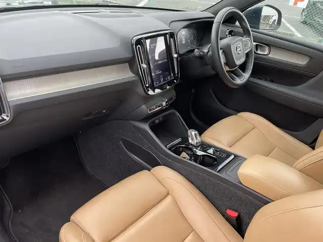 ボルボ ＸＣ４０ T4 AWD インスクリプション 福島県 2019(平31)年 8.3万km 青Ｍ ４WD/レザーシート/純正ナビ/フルセグテレビ/Bluetooth接続/ハーマンカードン/全周囲カメラ/クルーズコントロール/プッシュスタート/純正19インチAW/LEDヘッドライト/ドライブレコーダー/保証書/取説書/ワンオーナー