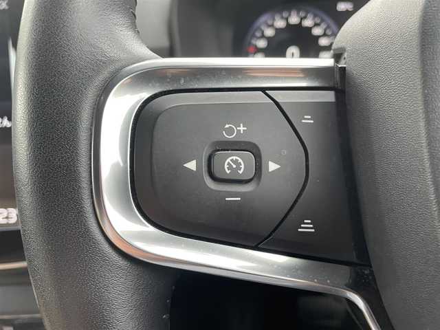 ボルボ ＸＣ４０ T4 AWD インスクリプション 福島県 2019(平31)年 8.3万km 青Ｍ ４WD/レザーシート/純正ナビ/フルセグテレビ/Bluetooth接続/ハーマンカードン/全周囲カメラ/クルーズコントロール/プッシュスタート/純正19インチAW/LEDヘッドライト/ドライブレコーダー/保証書/取説書/ワンオーナー