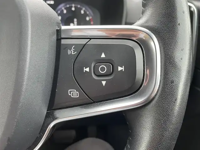 ボルボ ＸＣ４０ T4 AWD インスクリプション 福島県 2019(平31)年 8.3万km 青Ｍ ４WD/レザーシート/純正ナビ/フルセグテレビ/Bluetooth接続/ハーマンカードン/全周囲カメラ/クルーズコントロール/プッシュスタート/純正19インチAW/LEDヘッドライト/ドライブレコーダー/保証書/取説書/ワンオーナー