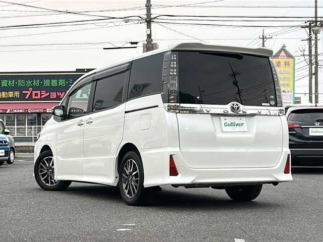トヨタ ヴォクシー ZS 煌 愛知県 2015(平27)年 18.5万km ホワイトパールクリスタルシャイン /禁煙/ワンオーナー/整備記録簿H30.R1.2.3.4.5.6//純正ナビ/フルセグTV/BT/CD/DVD//バックカメラ/ETC//両側パワースライドドア//革巻きステア/ステアスイッチ/ステアチルト機構//二列目サンシェード/キャプテンシート/シートリフト//ACC/ABS/TVキャンセラー//アイドリングストップ/横滑り防止装置//プッシュスタート/スマートキー//純正16インチAW/スタッドレスタイヤ16インチAW//LEDオートライト/フォグランプ//ヘッドランプオートレベリング//電動格納ウィンカーミラー//スモークフィルム//純正フロアマット積載//純正ドアバイザー//保証書//取扱説明書//スペアスマートキー