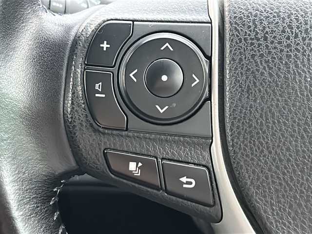 トヨタ ヴォクシー ZS 煌 愛知県 2015(平27)年 18.5万km ホワイトパールクリスタルシャイン /禁煙/ワンオーナー/整備記録簿H30.R1.2.3.4.5.6//純正ナビ/フルセグTV/BT/CD/DVD//バックカメラ/ETC//両側パワースライドドア//革巻きステア/ステアスイッチ/ステアチルト機構//二列目サンシェード/キャプテンシート/シートリフト//ACC/ABS/TVキャンセラー//アイドリングストップ/横滑り防止装置//プッシュスタート/スマートキー//純正16インチAW/スタッドレスタイヤ16インチAW//LEDオートライト/フォグランプ//ヘッドランプオートレベリング//電動格納ウィンカーミラー//スモークフィルム//純正フロアマット積載//純正ドアバイザー//保証書//取扱説明書//スペアスマートキー