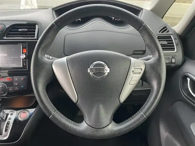 日産 セレナ ハイウェイスター Sハイブリッド 富山県 2014(平26)年 7.1万km パール 純正７インチナビ／/フルセグＴＶ／/ＤＶＤ再生／/ミュージックサーバー／/Ｂカメラ／/両側自動ドア／/ビルトインＥＴＣ／/サンシェード／/ＵＳＢ入力端子／/クルーズコントロール／/車線逸脱警報装置／/前後ドライブレコーダー/キセノンヘッドライト/オートライト/フォグライト
