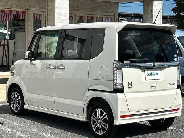 ホンダ Ｎ ＢＯＸ カスタム G Lパッケージ 千葉県 2013(平25)年 1.7万km プレミアムホワイトパール ４ＷＤ　ナビＶＸＭ－１２８ＶＳＸｉ　バックカメラ　ＥＴＣ　ドラレコ　ＤＶＤ　パワースライド　チップアップシート　フロアマット純正　スマートキー オートライト　１４インチＡＷ リアスポイラー