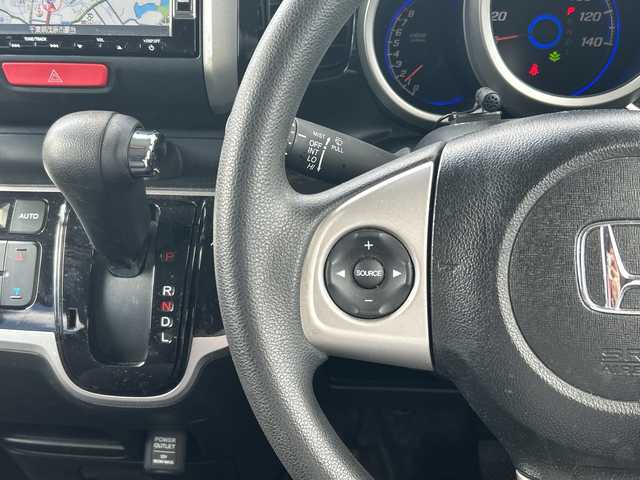 ホンダ Ｎ ＢＯＸ カスタム G Lパッケージ 千葉県 2013(平25)年 1.7万km プレミアムホワイトパール ４ＷＤ　ナビＶＸＭ－１２８ＶＳＸｉ　バックカメラ　ＥＴＣ　ドラレコ　ＤＶＤ　パワースライド　チップアップシート　フロアマット純正　スマートキー オートライト　１４インチＡＷ リアスポイラー