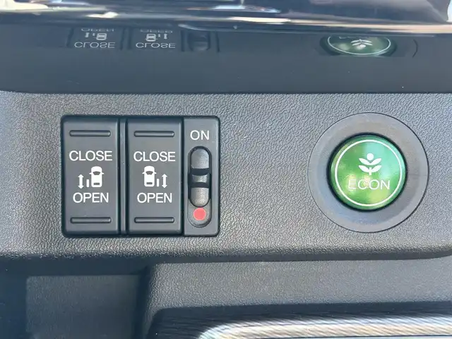 ホンダ ステップワゴン スパーダ クルスピセンシング 鹿児島県 2019(令1)年 6.9万km パール ホンダセンシング/純正ナビ/（Bluetooth/フルセグTV/CD/DVD/HDMI）/バックカメラ/両側パワースライドドア/レーダークルーズコントロール/LEDヘッドライト/ハーフレザーシート/前席シートヒーター/純正16インチアルミホイール/USB/スマートキー/ETC