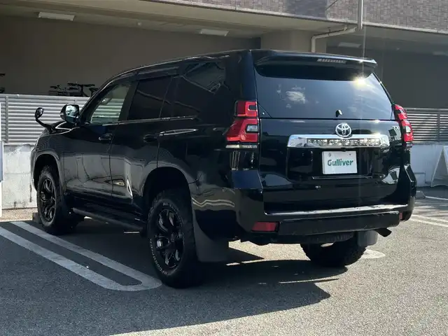 トヨタ ランドクルーザー プラド TX Lパッケージ 大阪府 2017(平29)年 8.6万km ブラック 【メーカーオプション】/チルト＆スライド電動ムーンルーフ（挟み込み防止機能付き）/【主要装備】/RAYS　17インチアルミホイール/BOSEスピーカー/KENWOODナビ/・バックカメラ　/・フルセグテレビ/・CD/DVD/・AM/FM/BT/デジタルインナーミラー（後付け）/本革シート/・パワーシート（運転席/助手席）/・シートヒーター/エアシート（運転席/助手席）/革巻きステアリング/・ステアリングスイッチ/LEDヘッドライト/フロントフォグランプ/【安全装備】/トヨタセーフティーセンス/・プリクラッシュセーフティ(歩行者[昼]検知機能付衝突回避支援タイプ/ミリ波レーダー+単眼カメラ方式)/・レーンディパーチャーアラート/・オートマチックハイビーム/・レーダークルーズコントロール(ブレーキ制御付)/SRSエアバッグ（ダブル+サイド+カーテン）/【その他装備・備品】/ETC/前後ドライブレコーダー/OBD　GUARD/保証書/取扱説明書/・記録簿（R７/R6/R5）