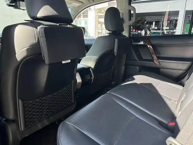 トヨタ ランドクルーザー プラド TX Lパッケージ 大阪府 2017(平29)年 8.6万km ブラック 【メーカーオプション】/チルト＆スライド電動ムーンルーフ（挟み込み防止機能付き）/【主要装備】/RAYS　17インチアルミホイール/BOSEスピーカー/KENWOODナビ/・バックカメラ　/・フルセグテレビ/・CD/DVD/・AM/FM/BT/デジタルインナーミラー（後付け）/本革シート/・パワーシート（運転席/助手席）/・シートヒーター/エアシート（運転席/助手席）/革巻きステアリング/・ステアリングスイッチ/LEDヘッドライト/フロントフォグランプ/【安全装備】/トヨタセーフティーセンス/・プリクラッシュセーフティ(歩行者[昼]検知機能付衝突回避支援タイプ/ミリ波レーダー+単眼カメラ方式)/・レーンディパーチャーアラート/・オートマチックハイビーム/・レーダークルーズコントロール(ブレーキ制御付)/SRSエアバッグ（ダブル+サイド+カーテン）/【その他装備・備品】/ETC/前後ドライブレコーダー/OBD　GUARD/保証書/取扱説明書/・記録簿（R７/R6/R5）