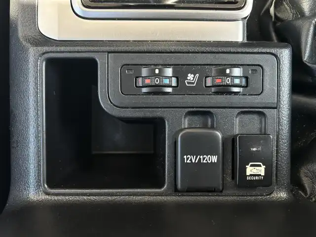 トヨタ ランドクルーザー プラド TX Lパッケージ 大阪府 2017(平29)年 8.6万km ブラック 【メーカーオプション】/チルト＆スライド電動ムーンルーフ（挟み込み防止機能付き）/【主要装備】/RAYS　17インチアルミホイール/BOSEスピーカー/KENWOODナビ/・バックカメラ　/・フルセグテレビ/・CD/DVD/・AM/FM/BT/デジタルインナーミラー（後付け）/本革シート/・パワーシート（運転席/助手席）/・シートヒーター/エアシート（運転席/助手席）/革巻きステアリング/・ステアリングスイッチ/LEDヘッドライト/フロントフォグランプ/【安全装備】/トヨタセーフティーセンス/・プリクラッシュセーフティ(歩行者[昼]検知機能付衝突回避支援タイプ/ミリ波レーダー+単眼カメラ方式)/・レーンディパーチャーアラート/・オートマチックハイビーム/・レーダークルーズコントロール(ブレーキ制御付)/SRSエアバッグ（ダブル+サイド+カーテン）/【その他装備・備品】/ETC/前後ドライブレコーダー/OBD　GUARD/保証書/取扱説明書/・記録簿（R７/R6/R5）