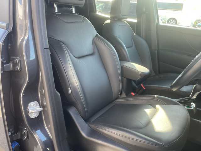 クライスラー・ジープ ジープ レネゲード リミテッド 沖縄県 2023(令5)年 1.6万km グレー メーカーオプションナビ　/オーディオ（Bluetooth、USB）/ブラックレザーシート　/シートヒーター　/ビルトインＥＴＣ　/スマートキー　/バックカメラ　/運転席パワーシート/コーナーセンサー/ステアリングスイッチ