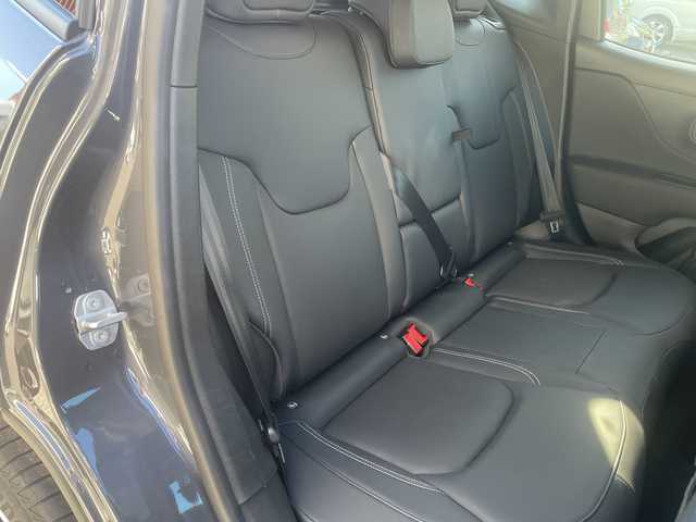 クライスラー・ジープ ジープ レネゲード リミテッド 沖縄県 2023(令5)年 1.6万km グレー メーカーオプションナビ　/オーディオ（Bluetooth、USB）/ブラックレザーシート　/シートヒーター　/ビルトインＥＴＣ　/スマートキー　/バックカメラ　/運転席パワーシート/コーナーセンサー/ステアリングスイッチ