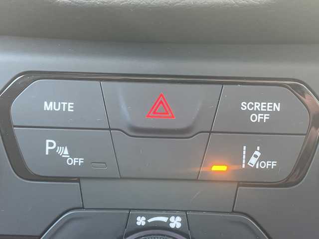 クライスラー・ジープ ジープ レネゲード リミテッド 沖縄県 2023(令5)年 1.6万km グレー メーカーオプションナビ　/オーディオ（Bluetooth、USB）/ブラックレザーシート　/シートヒーター　/ビルトインＥＴＣ　/スマートキー　/バックカメラ　/運転席パワーシート/コーナーセンサー/ステアリングスイッチ