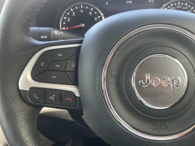 クライスラー・ジープ ジープ レネゲード リミテッド 沖縄県 2023(令5)年 1.6万km グレー メーカーオプションナビ　/オーディオ（Bluetooth、USB）/ブラックレザーシート　/シートヒーター　/ビルトインＥＴＣ　/スマートキー　/バックカメラ　/運転席パワーシート/コーナーセンサー/ステアリングスイッチ