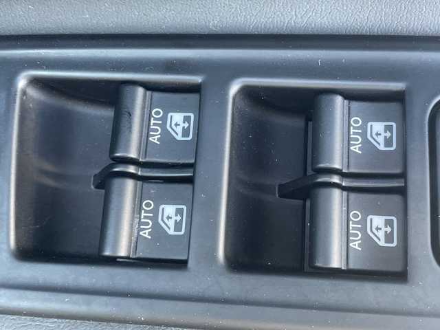 クライスラー・ジープ ジープ レネゲード リミテッド 沖縄県 2023(令5)年 1.6万km グレー メーカーオプションナビ　/オーディオ（Bluetooth、USB）/ブラックレザーシート　/シートヒーター　/ビルトインＥＴＣ　/スマートキー　/バックカメラ　/運転席パワーシート/コーナーセンサー/ステアリングスイッチ