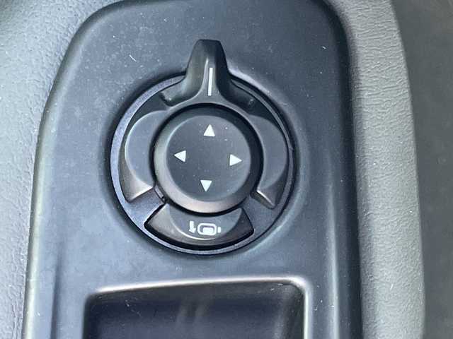 クライスラー・ジープ ジープ レネゲード リミテッド 沖縄県 2023(令5)年 1.6万km グレー メーカーオプションナビ　/オーディオ（Bluetooth、USB）/ブラックレザーシート　/シートヒーター　/ビルトインＥＴＣ　/スマートキー　/バックカメラ　/運転席パワーシート/コーナーセンサー/ステアリングスイッチ