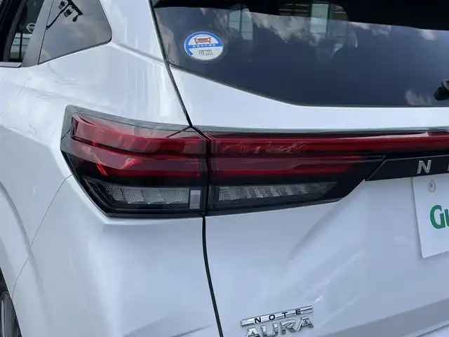 日産 オーラ G レザーエディション 茨城県 2022(令4)年 1.2万km ピュアホワイトパール 純正ナビ/【AM・FM・TV・BT・USB】/プロパイロット/レーダークルコン/ETC2.0/全方位カメラ/前後コーナーセンサー/ワイヤレス充電/ステリモ/ブレーキホールド/インテリジェントルームミラー/純正フロアマット/社外アルミホイール/オートライト/オートハイビーム/Fフォグ/LEDライト/ハンドル支援