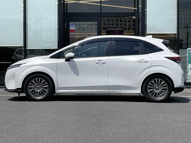 日産 オーラ G レザーエディション 茨城県 2022(令4)年 1.2万km ピュアホワイトパール 純正ナビ/【AM・FM・TV・BT・USB】/プロパイロット/レーダークルコン/ETC2.0/全方位カメラ/前後コーナーセンサー/ワイヤレス充電/ステリモ/ブレーキホールド/インテリジェントルームミラー/純正フロアマット/社外アルミホイール/オートライト/オートハイビーム/Fフォグ/LEDライト/ハンドル支援