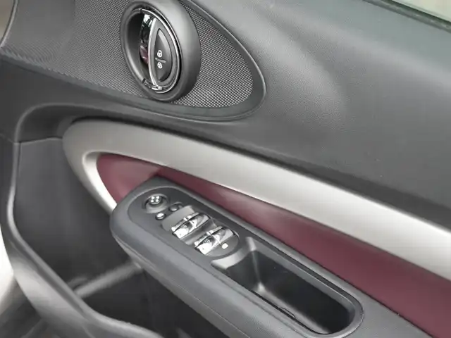 ＭＩＮＩ ミニ クラブマン クーパー S 静岡県 2015(平27)年 5.2万km メルティングシルバーM 純正ナビBluetoothAUX USB/バックカメラ/ハーフレザーシート シートヒーター /前席パワーシート運転席メモリー機能/コンフォートアクセス/MINI ドライビングMODE/Rパークディスタンス/18インチブラックアロイホイール/クルーズコントロール/レインセンサー /ミラー一体型ETC/リヤガラスフィルム施工