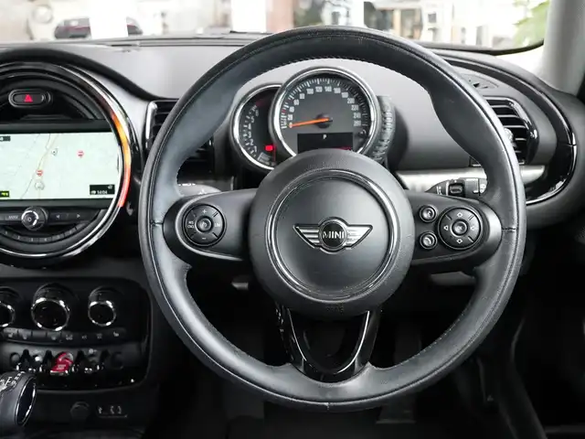 ＭＩＮＩ ミニ クラブマン クーパー S 静岡県 2015(平27)年 5.2万km メルティングシルバーM 純正ナビBluetoothAUX USB/バックカメラ/ハーフレザーシート シートヒーター /前席パワーシート運転席メモリー機能/コンフォートアクセス/MINI ドライビングMODE/Rパークディスタンス/18インチブラックアロイホイール/クルーズコントロール/レインセンサー /ミラー一体型ETC/リヤガラスフィルム施工