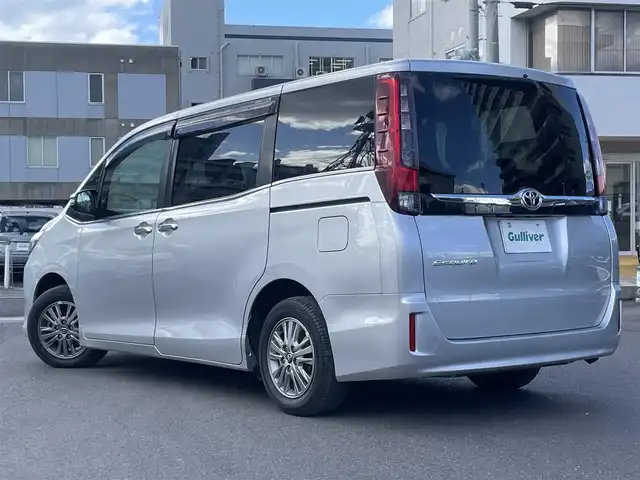 トヨタ エスクァイア Xi 島根県 2015(平27)年 1.3万km シルバーM 純正ＳＤナビ　/Ｂｌｕｅｔｏｏｔｈ/ワンセグTV　/バックカメラ　/ビルトインＥＴＣ　/ドライブレコーダー　/パワースライドドア　/オートライト/純正ＬＥＤライト/純正フロアマット　/純正アルミホイール　/取扱説明書　