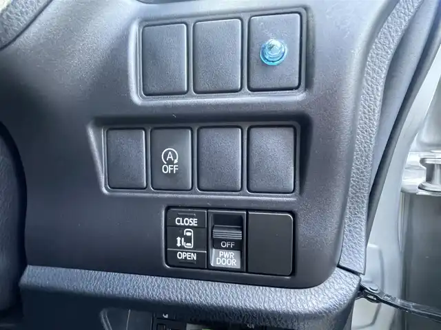 トヨタ エスクァイア Xi 島根県 2015(平27)年 1.3万km シルバーM 純正ＳＤナビ　/Ｂｌｕｅｔｏｏｔｈ/ワンセグTV　/バックカメラ　/ビルトインＥＴＣ　/ドライブレコーダー　/パワースライドドア　/オートライト/純正ＬＥＤライト/純正フロアマット　/純正アルミホイール　/取扱説明書　