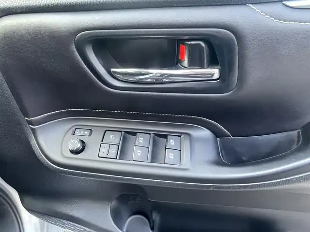 トヨタ エスクァイア Xi 島根県 2015(平27)年 1.3万km シルバーM 純正ＳＤナビ　/Ｂｌｕｅｔｏｏｔｈ/ワンセグTV　/バックカメラ　/ビルトインＥＴＣ　/ドライブレコーダー　/パワースライドドア　/オートライト/純正ＬＥＤライト/純正フロアマット　/純正アルミホイール　/取扱説明書　