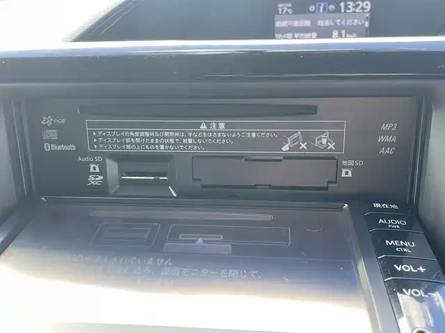 トヨタ エスクァイア Xi 島根県 2015(平27)年 1.3万km シルバーM 純正ＳＤナビ　/Ｂｌｕｅｔｏｏｔｈ/ワンセグTV　/バックカメラ　/ビルトインＥＴＣ　/ドライブレコーダー　/パワースライドドア　/オートライト/純正ＬＥＤライト/純正フロアマット　/純正アルミホイール　/取扱説明書　