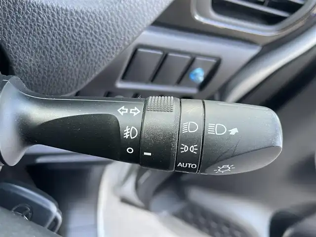 トヨタ エスクァイア Xi 島根県 2015(平27)年 1.3万km シルバーM 純正ＳＤナビ　/Ｂｌｕｅｔｏｏｔｈ/ワンセグTV　/バックカメラ　/ビルトインＥＴＣ　/ドライブレコーダー　/パワースライドドア　/オートライト/純正ＬＥＤライト/純正フロアマット　/純正アルミホイール　/取扱説明書　