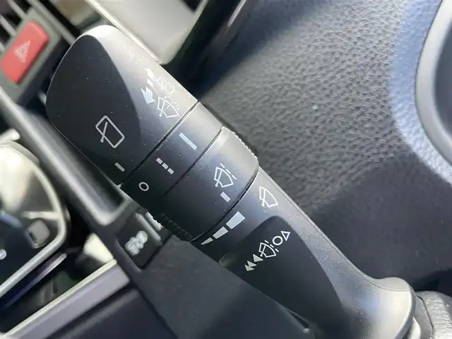 トヨタ エスクァイア Xi 島根県 2015(平27)年 1.3万km シルバーM 純正ＳＤナビ　/Ｂｌｕｅｔｏｏｔｈ/ワンセグTV　/バックカメラ　/ビルトインＥＴＣ　/ドライブレコーダー　/パワースライドドア　/オートライト/純正ＬＥＤライト/純正フロアマット　/純正アルミホイール　/取扱説明書　