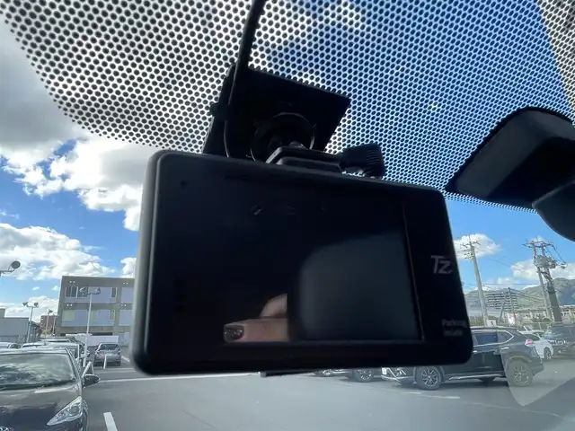 トヨタ エスクァイア Xi 島根県 2015(平27)年 1.3万km シルバーM 純正ＳＤナビ　/Ｂｌｕｅｔｏｏｔｈ/ワンセグTV　/バックカメラ　/ビルトインＥＴＣ　/ドライブレコーダー　/パワースライドドア　/オートライト/純正ＬＥＤライト/純正フロアマット　/純正アルミホイール　/取扱説明書　