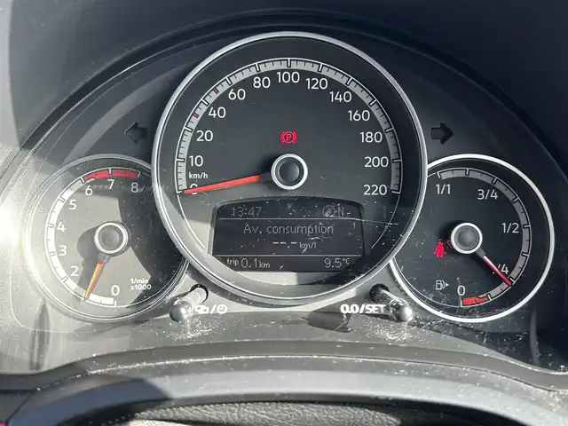 フォルクスワーゲン アップ！ ハイアップ！ 島根県 2017(平29)年 11.7万km トルネードレッド 登録時走行距離116161km/保証書/取扱説明書/シティエマージェンシィーブレーキ/ワンオーナー/純正オーディオ（BT/FM/AM)/前席シートヒーター/レベライザー/オートライト/純正フォグランプ/クルーズコントロール/純正フロアマット/純正15インチアルミ