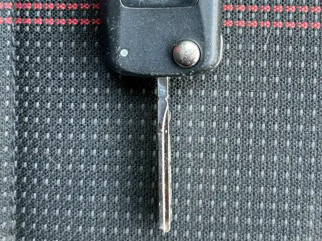 フォルクスワーゲン アップ！ ハイアップ！ 島根県 2017(平29)年 11.7万km トルネードレッド 登録時走行距離116161km/保証書/取扱説明書/シティエマージェンシィーブレーキ/ワンオーナー/純正オーディオ（BT/FM/AM)/前席シートヒーター/レベライザー/オートライト/純正フォグランプ/クルーズコントロール/純正フロアマット/純正15インチアルミ