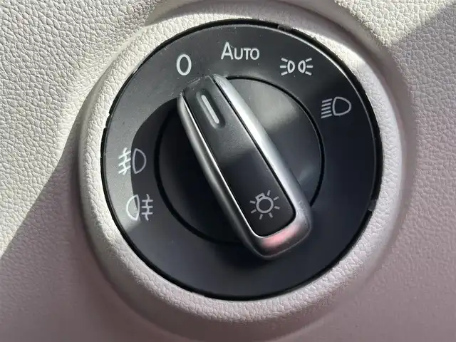 フォルクスワーゲン アップ！ ハイアップ！ 島根県 2017(平29)年 11.7万km トルネードレッド 登録時走行距離116161km/保証書/取扱説明書/シティエマージェンシィーブレーキ/ワンオーナー/純正オーディオ（BT/FM/AM)/前席シートヒーター/レベライザー/オートライト/純正フォグランプ/クルーズコントロール/純正フロアマット/純正15インチアルミ