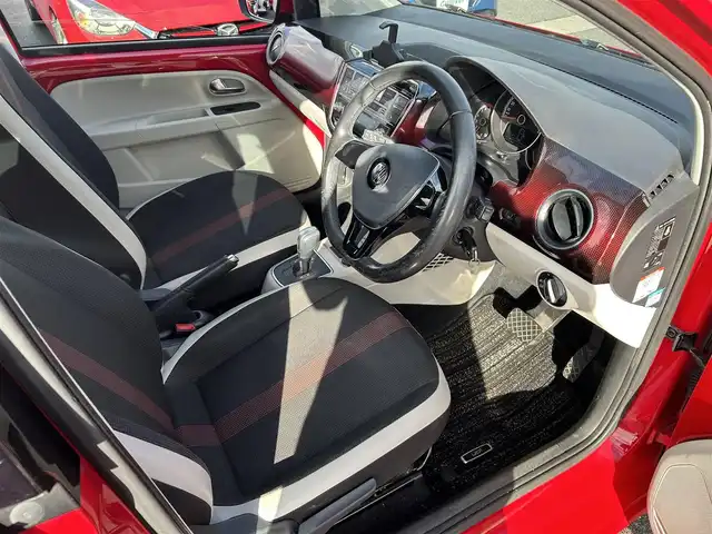 フォルクスワーゲン アップ！ ハイアップ！ 島根県 2017(平29)年 11.7万km トルネードレッド 登録時走行距離116161km/保証書/取扱説明書/シティエマージェンシィーブレーキ/ワンオーナー/純正オーディオ（BT/FM/AM)/前席シートヒーター/レベライザー/オートライト/純正フォグランプ/クルーズコントロール/純正フロアマット/純正15インチアルミ