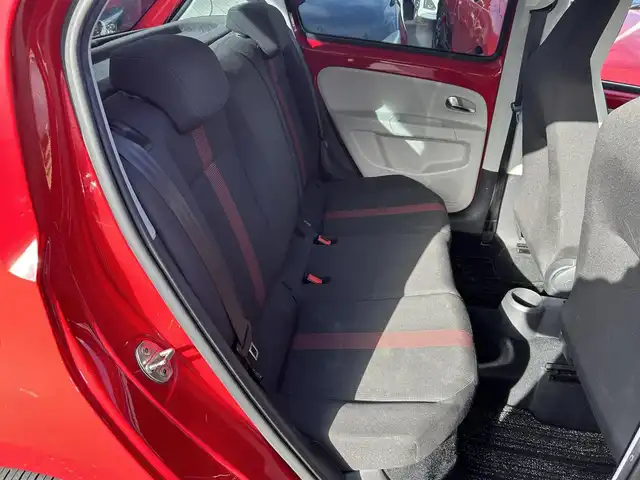 フォルクスワーゲン アップ！ ハイアップ！ 島根県 2017(平29)年 11.7万km トルネードレッド 登録時走行距離116161km/保証書/取扱説明書/シティエマージェンシィーブレーキ/ワンオーナー/純正オーディオ（BT/FM/AM)/前席シートヒーター/レベライザー/オートライト/純正フォグランプ/クルーズコントロール/純正フロアマット/純正15インチアルミ