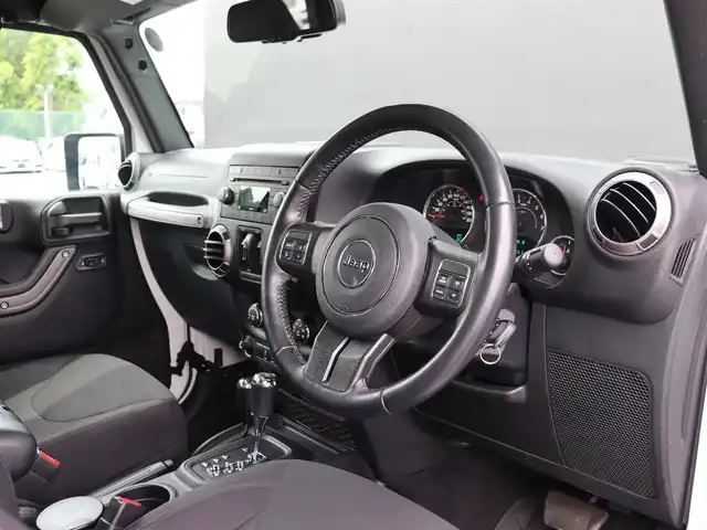 クライスラー・ジープ ジープ ラングラー アンリミテッド スポーツ 長野県 2018(平30)年 7.4万km 白 ワンオーナー/純正CDオーディオ/クルーズコントロール/サイドカメラ/TRAIL RUNNER17AW/アイドリングストップ/横滑り防止/キーレスキー