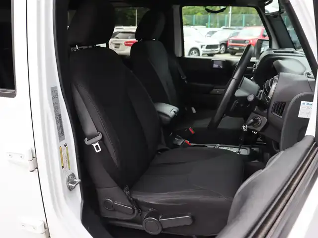 クライスラー・ジープ ジープ ラングラー アンリミテッド スポーツ 長野県 2018(平30)年 7.4万km 白 ワンオーナー/純正CDオーディオ/クルーズコントロール/サイドカメラ/TRAIL RUNNER17AW/アイドリングストップ/横滑り防止/キーレスキー