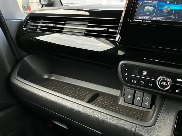 ホンダ Ｎ ＢＯＸ カスタム L 山口県 2022(令4)年 0.9万km クリスタルブラックパール メモリーナビ/フルセグTV/バックカメラ/純正14インチアルミホイール/ドアバイザー/左側パワースライドドア /フロントシートヒーター/LEDオートライト/LEDフォグランプ/アダプティブクルーズコントロール/プリクラッシュセーフティ/レーンキープアシスト/ETC/エンジンプッシュスタート