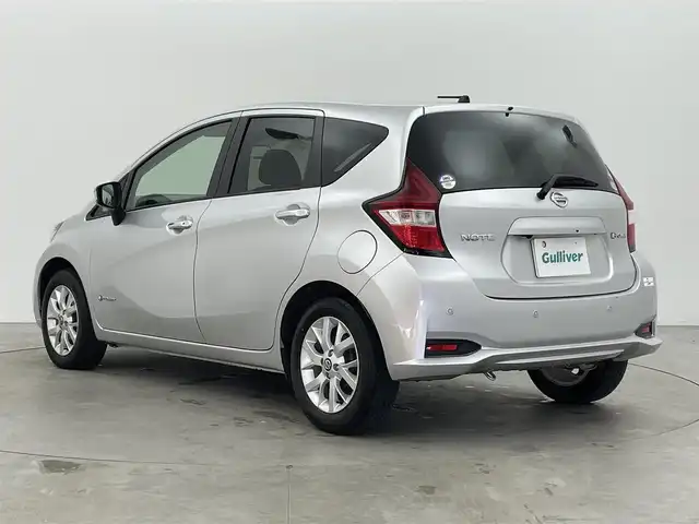 日産 ノート e－パワー X 富山県 2019(令1)年 2.7万km ブリリアントシルバー 純正ナビ（AM/FM/DVD/BT/フルセグ）/ドライブレコーダー/ETC/衝突被害軽減システム/レーンキープアシスト/コーナーセンサー/横滑り防止装置/アイドリングストップ/純正アルミホイール/純正フロアマット/オートLEDライト/ステアリングスイッチ/電動格納ミラー/スマートキー