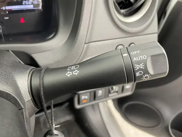 日産 ノート e－パワー X 富山県 2019(令1)年 2.7万km ブリリアントシルバー 純正ナビ（AM/FM/DVD/BT/フルセグ）/ドライブレコーダー/ETC/衝突被害軽減システム/レーンキープアシスト/コーナーセンサー/横滑り防止装置/アイドリングストップ/純正アルミホイール/純正フロアマット/オートLEDライト/ステアリングスイッチ/電動格納ミラー/スマートキー
