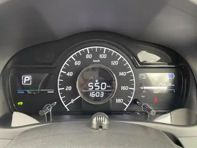 日産 ノート e－パワー X 富山県 2019(令1)年 2.7万km ブリリアントシルバー 純正ナビ（AM/FM/DVD/BT/フルセグ）/ドライブレコーダー/ETC/衝突被害軽減システム/レーンキープアシスト/コーナーセンサー/横滑り防止装置/アイドリングストップ/純正アルミホイール/純正フロアマット/オートLEDライト/ステアリングスイッチ/電動格納ミラー/スマートキー